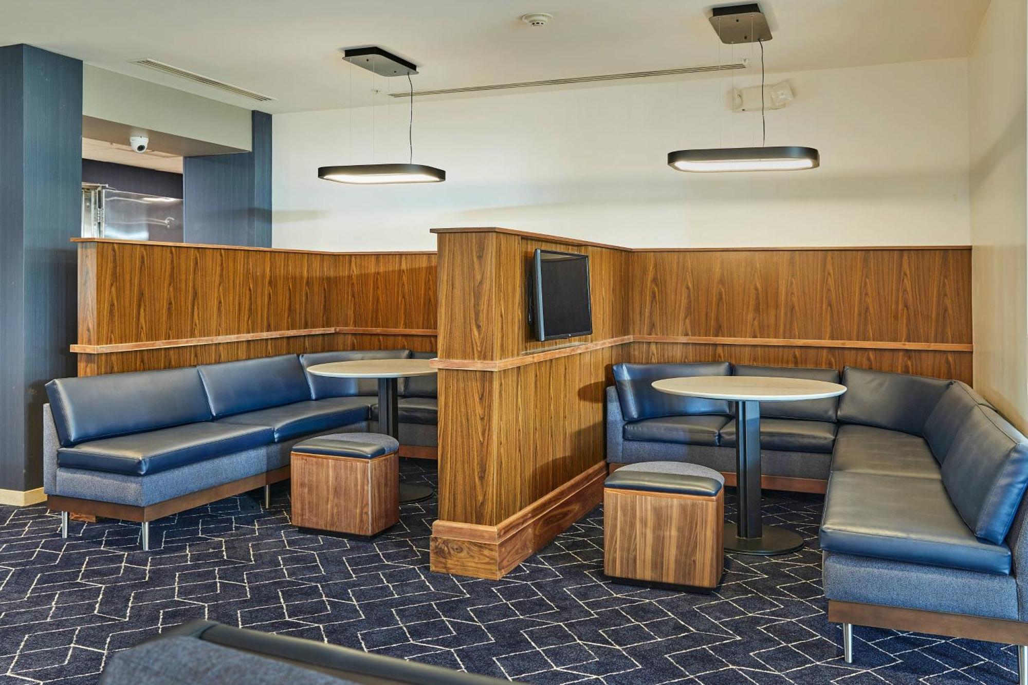 Courtyard Airport Hotel Medford