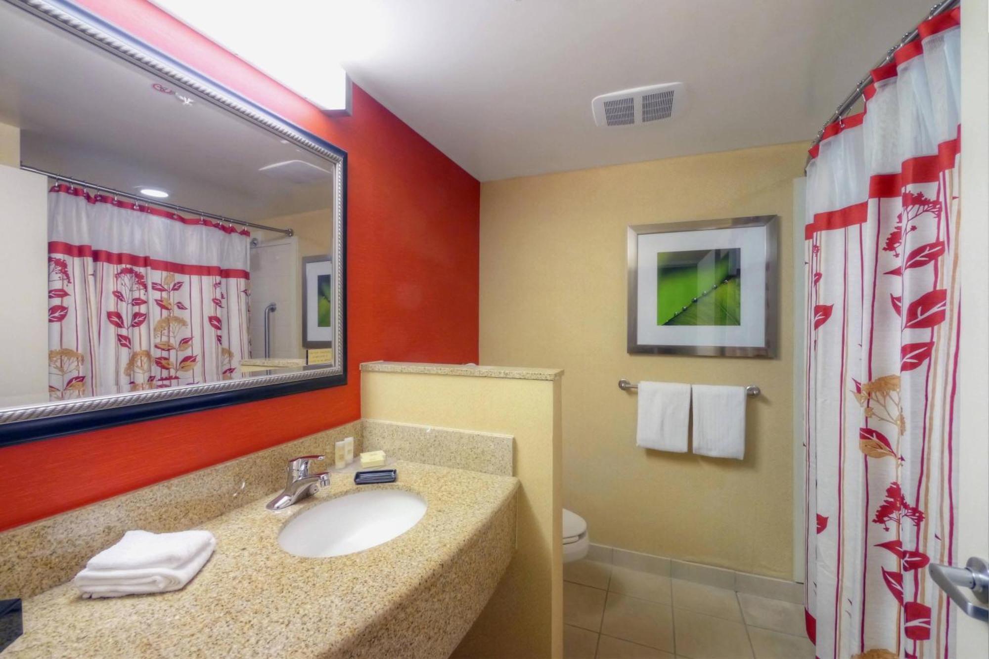 Courtyard Airport 3* Medford