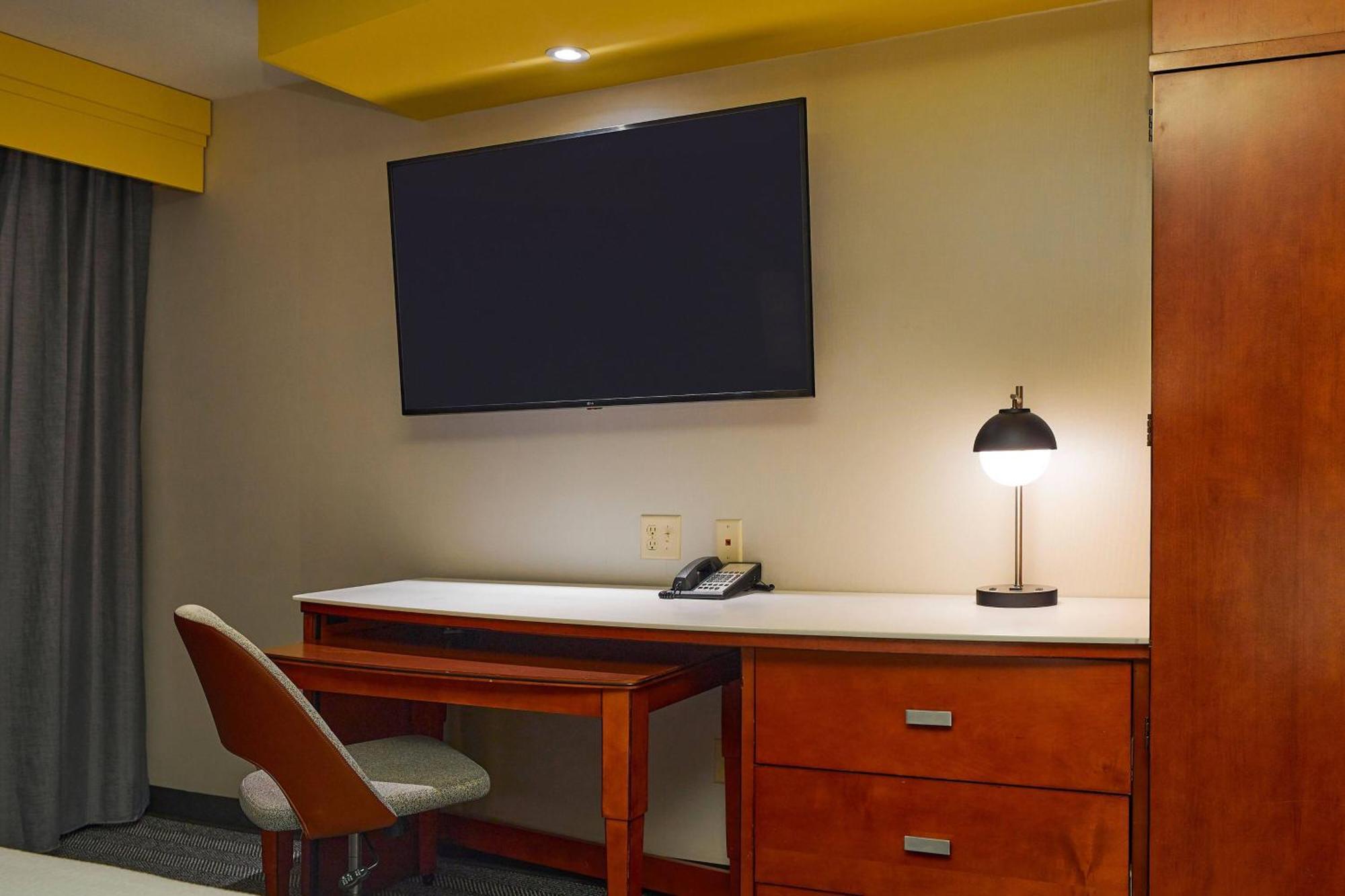 Courtyard Airport Hotel