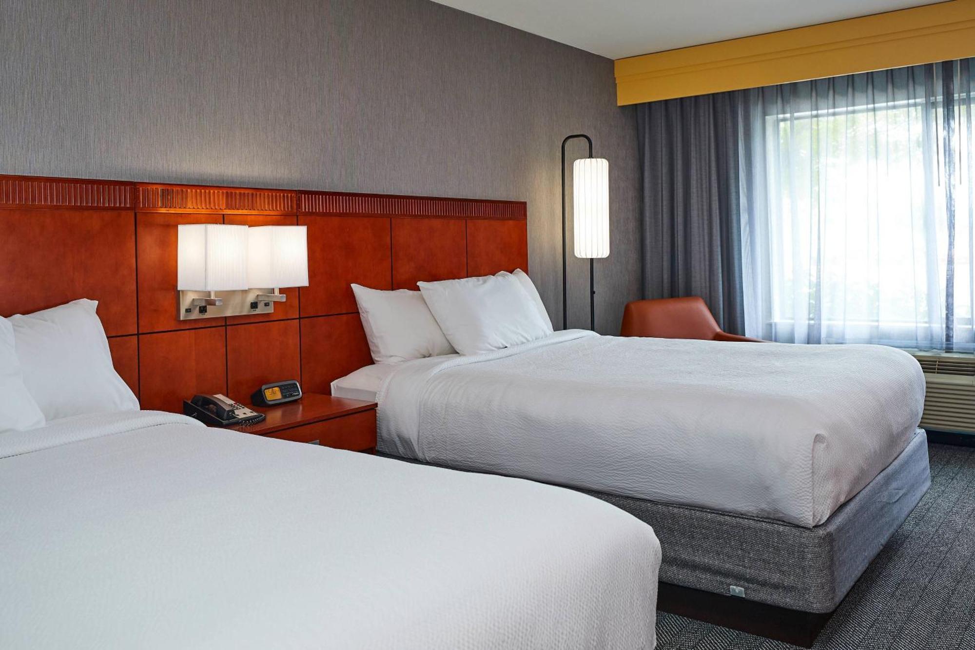 Courtyard Airport 3* Medford